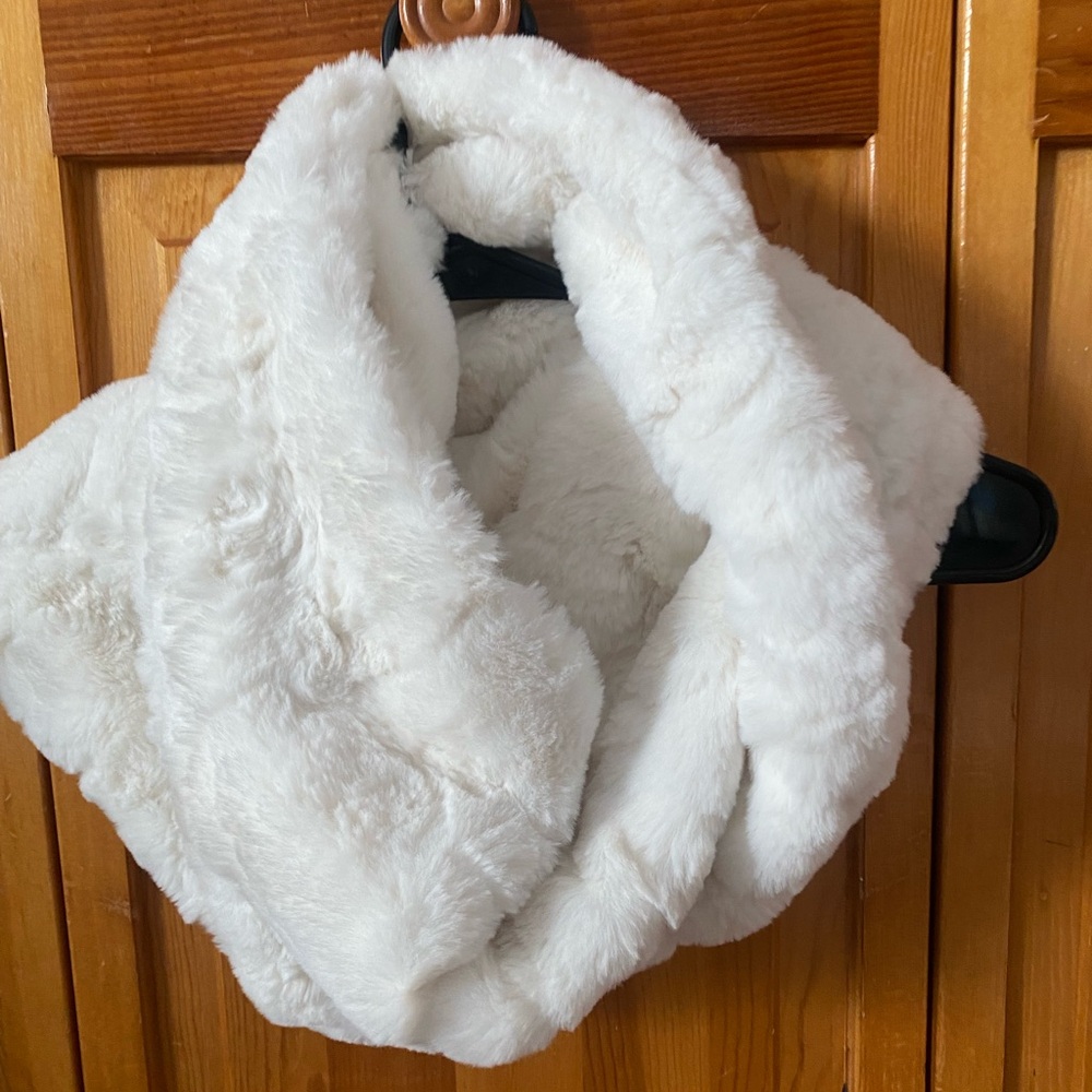 Luxurious White Faux Fur Scarf